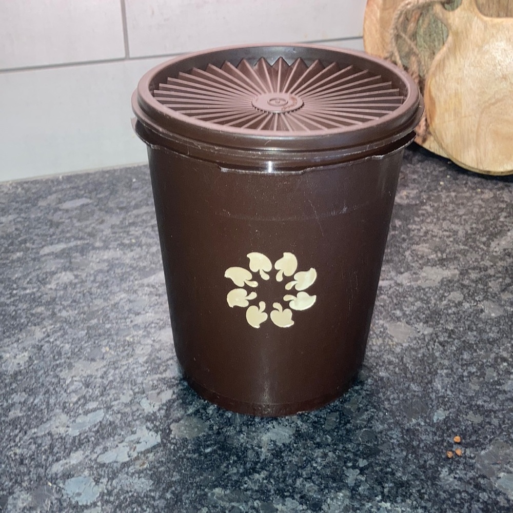 5x7 Vintage brown Tupperware canister. Great Preloved condition.
